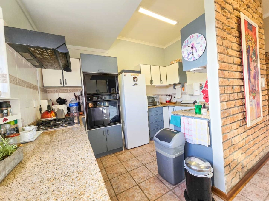 5 Bedroom Property for Sale in Stilbaai Wes Western Cape